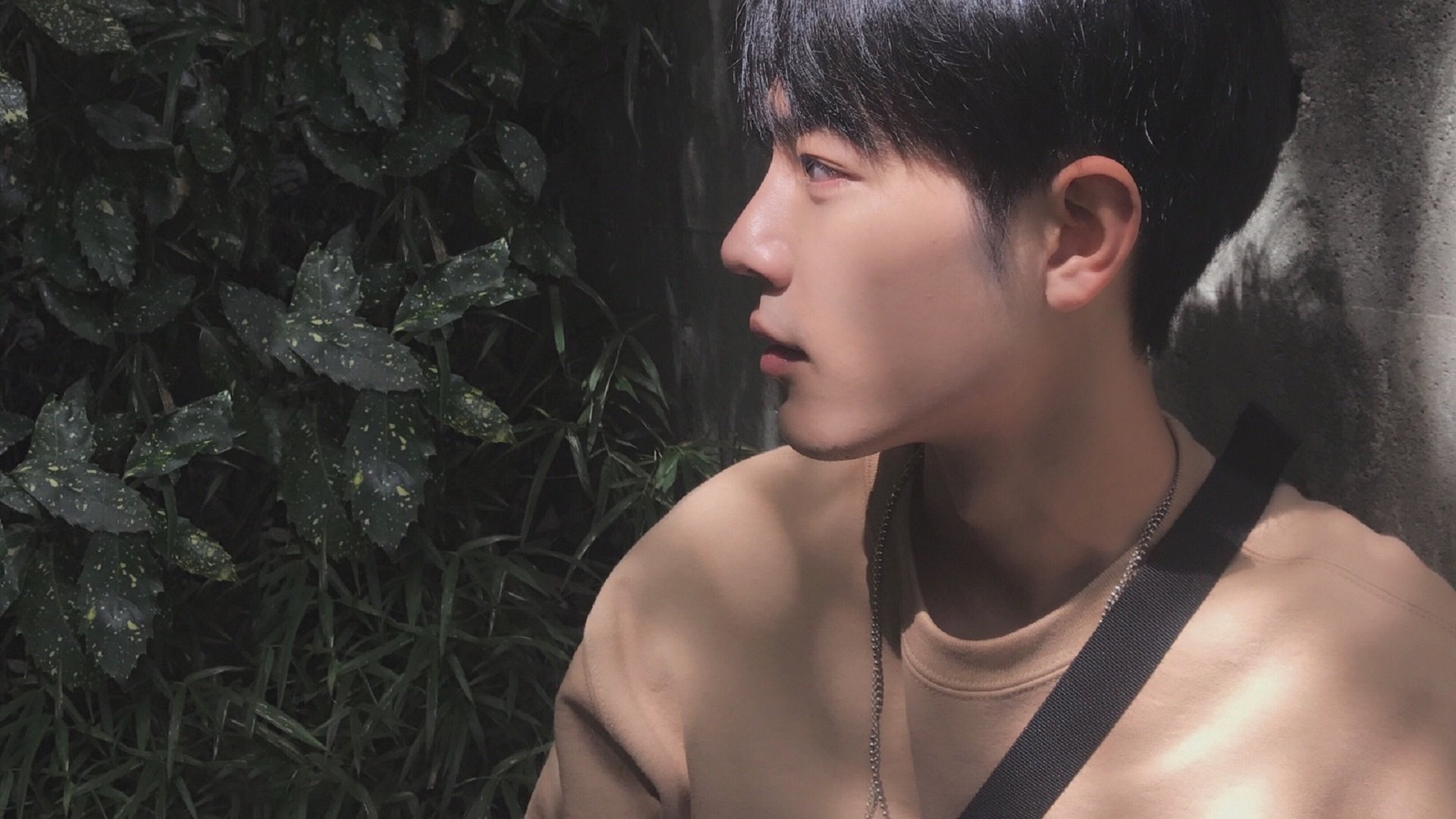 高原空中飞人表演，飞跃云端的运动奇观，空中飞人项目视频