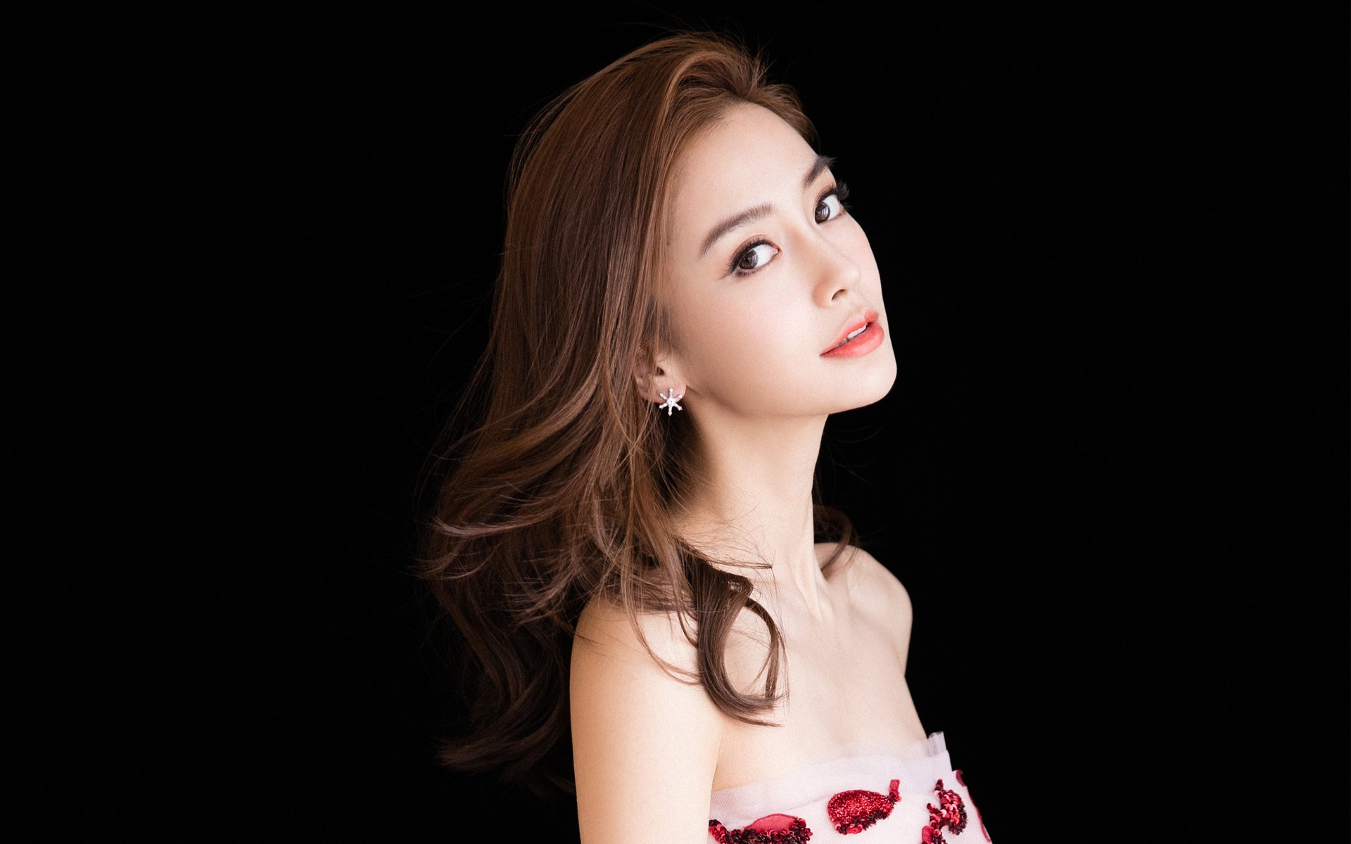 瓦伦西亚主场1-1战平西班牙人，比赛结果令人失望，瓦伦西亚队