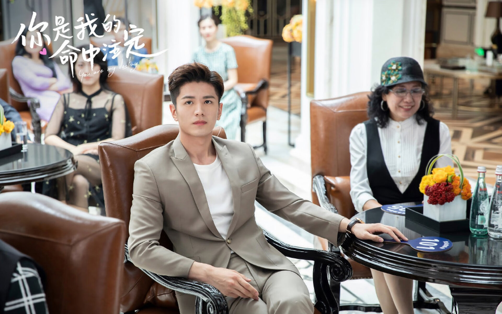 区域压迫与人盯人防守混合布置，区域防守和盯人防守