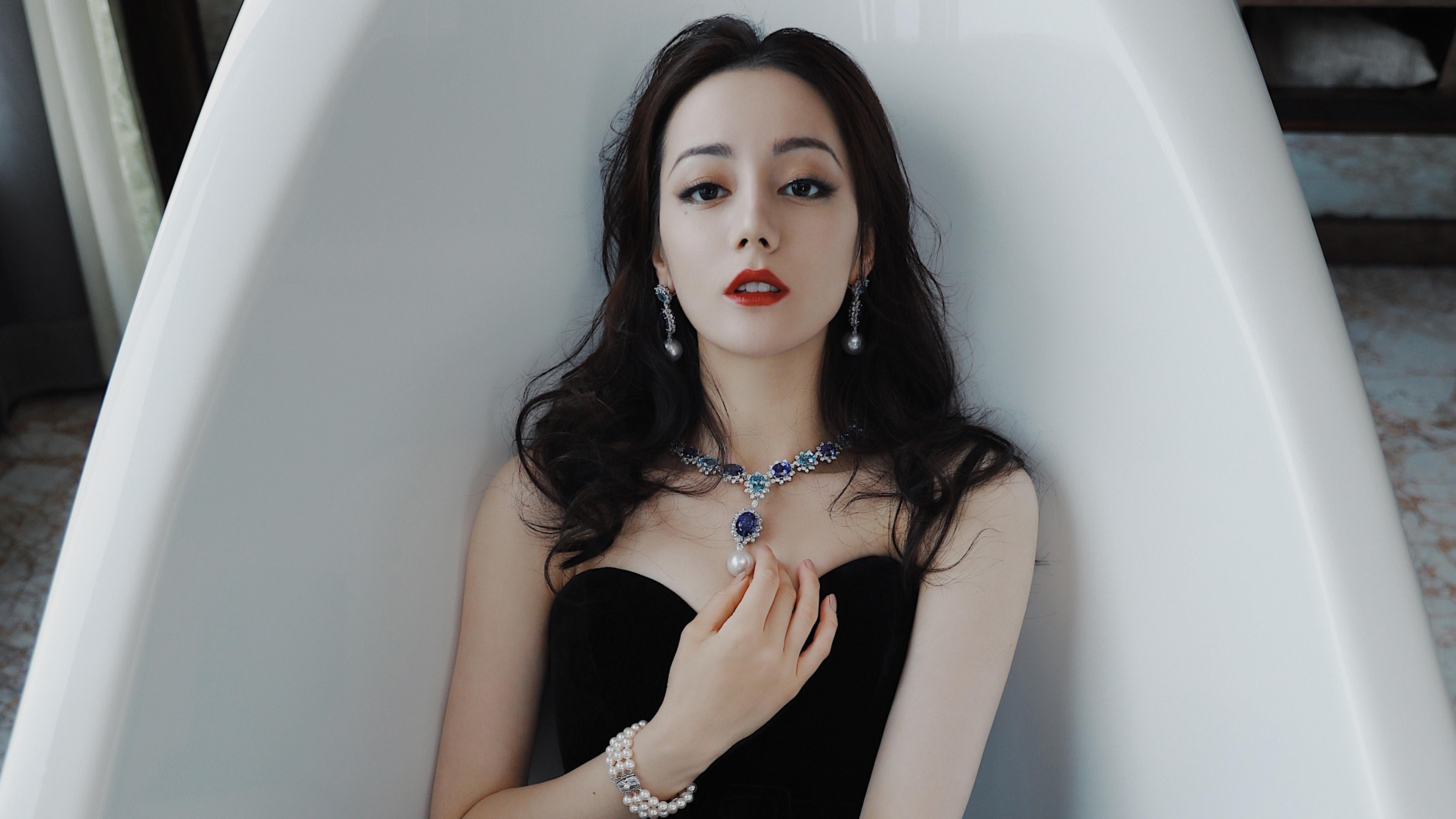 200蝶争锋 乌兰多水中飞翔