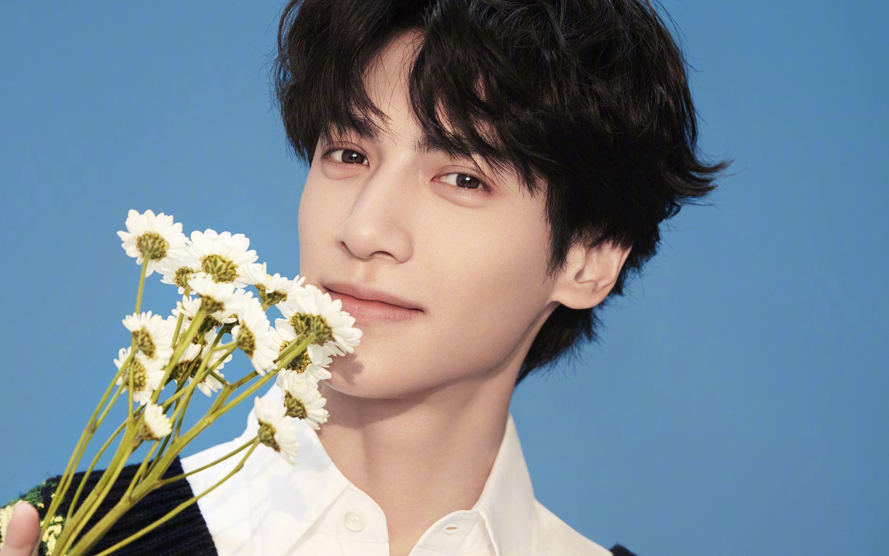 曼联在关键比赛中逆转获胜,积分追赶榜首